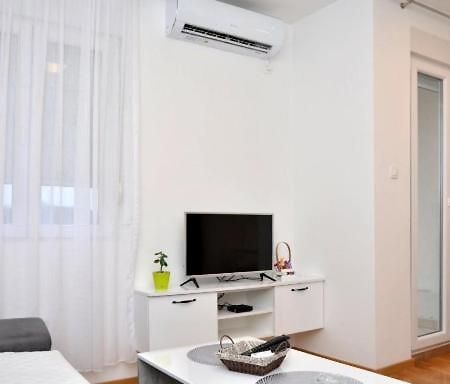 Laki Appartement Nikšić Buitenkant foto