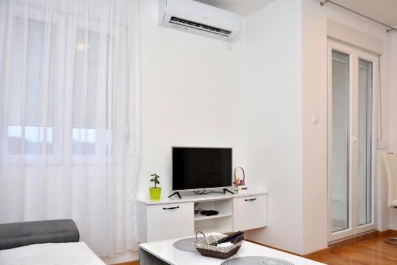 Laki Appartement Nikšić Buitenkant foto