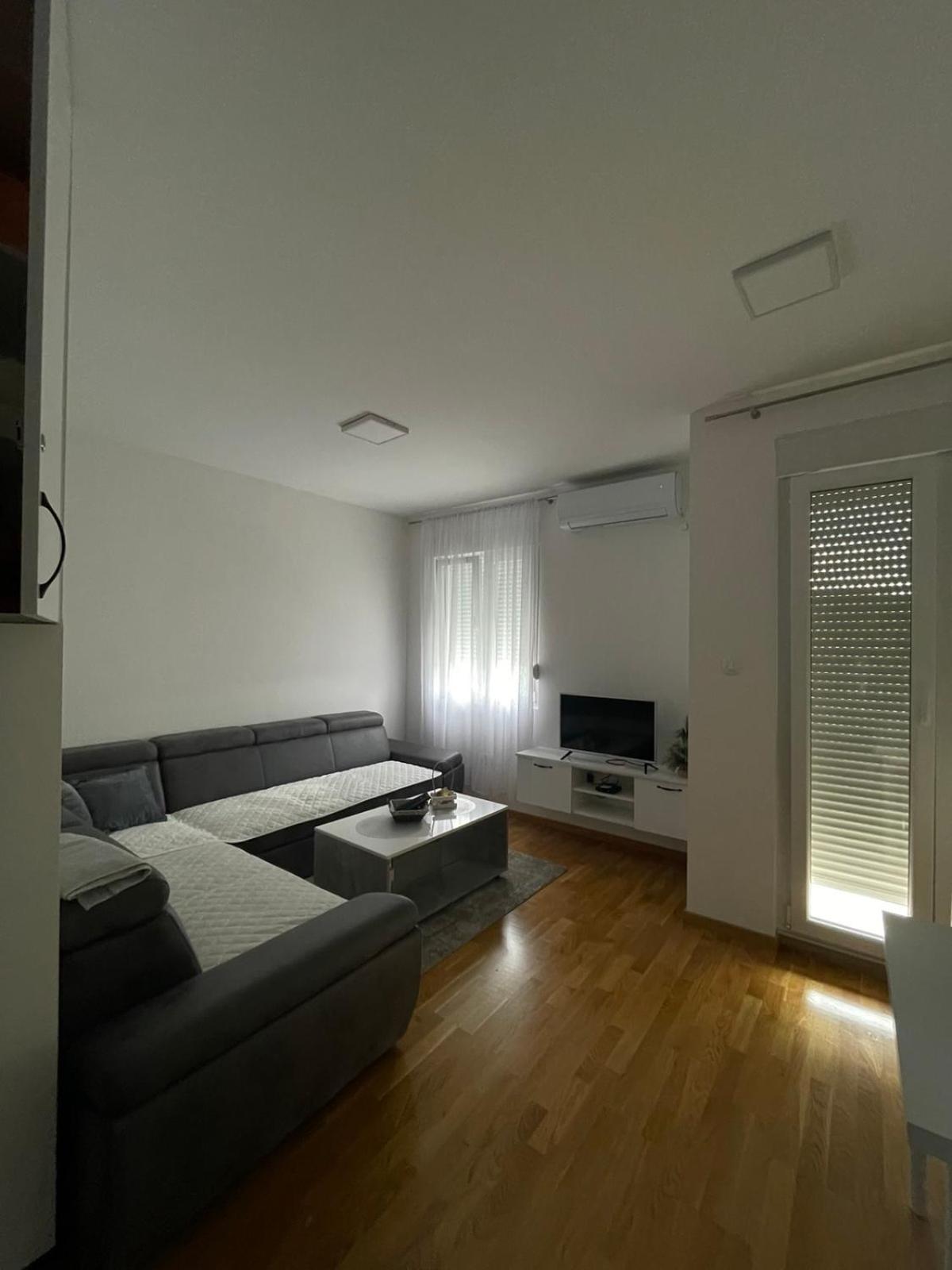 Laki Appartement Nikšić Buitenkant foto